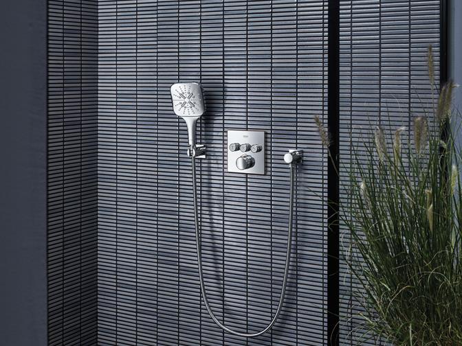 Shower with thermostat