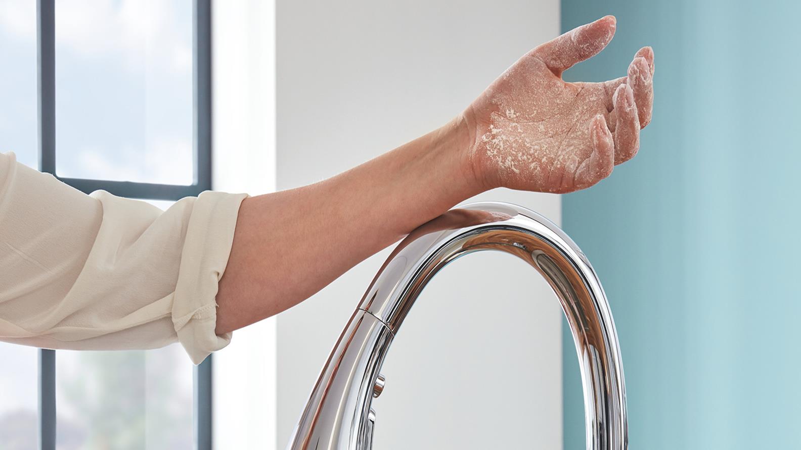 Handsfree Kitchen_woman in kitchen