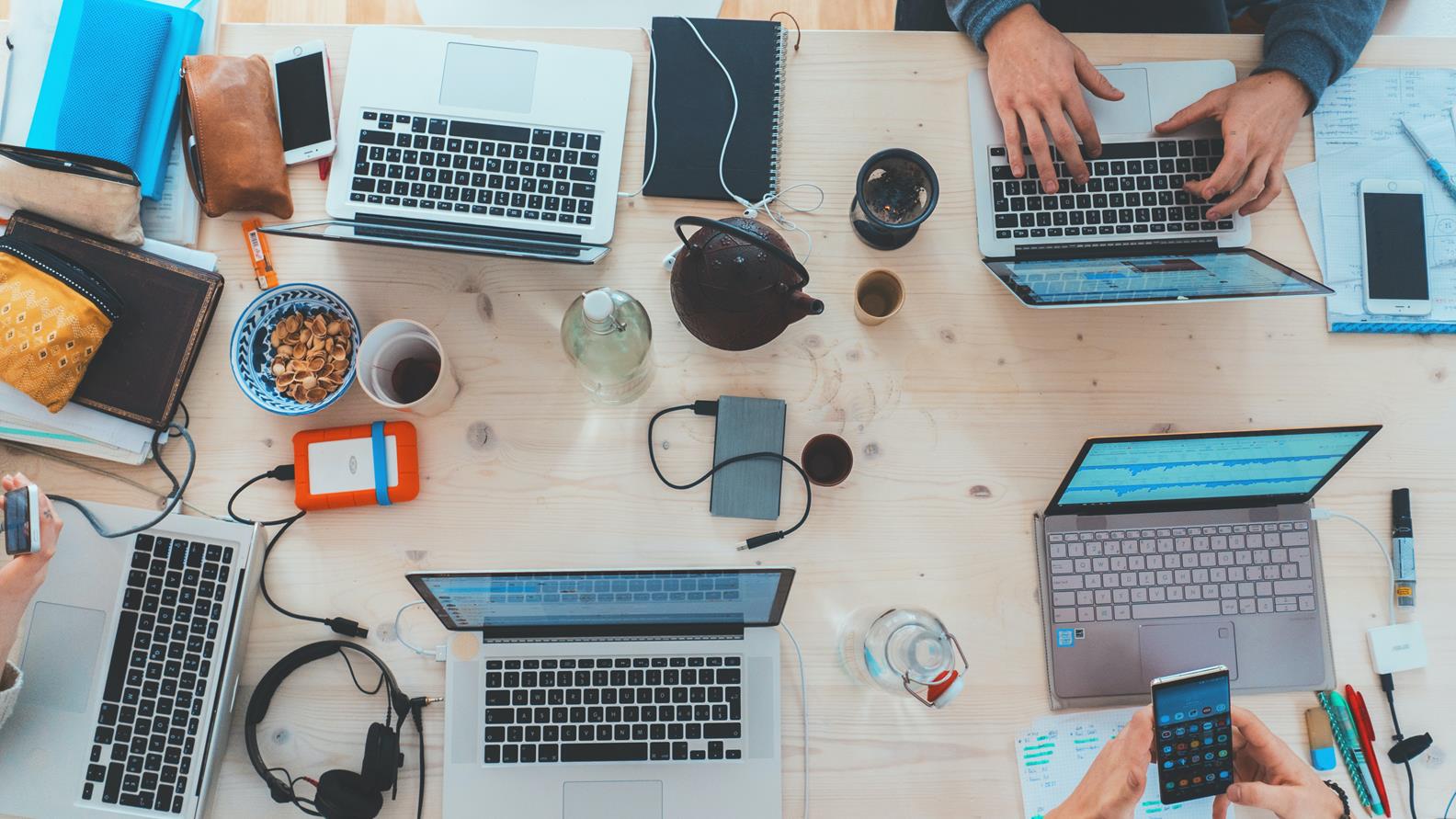 Stock picture_top view workplace with laptops