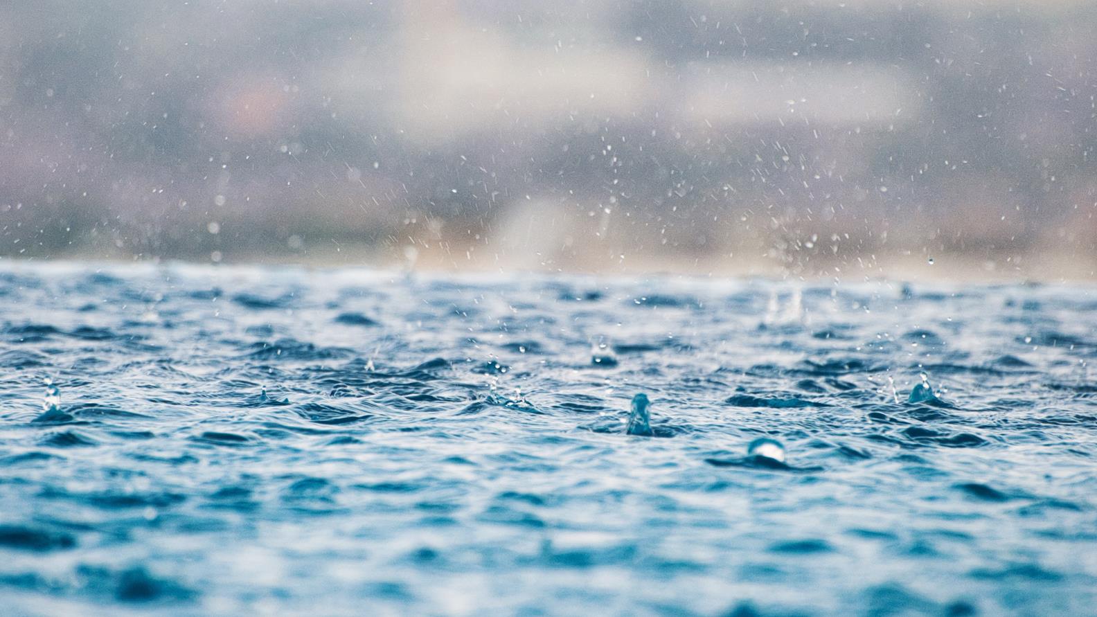 Stock picture_raindrops on water