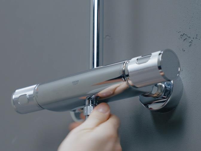 How-to-attach-a-showerhose