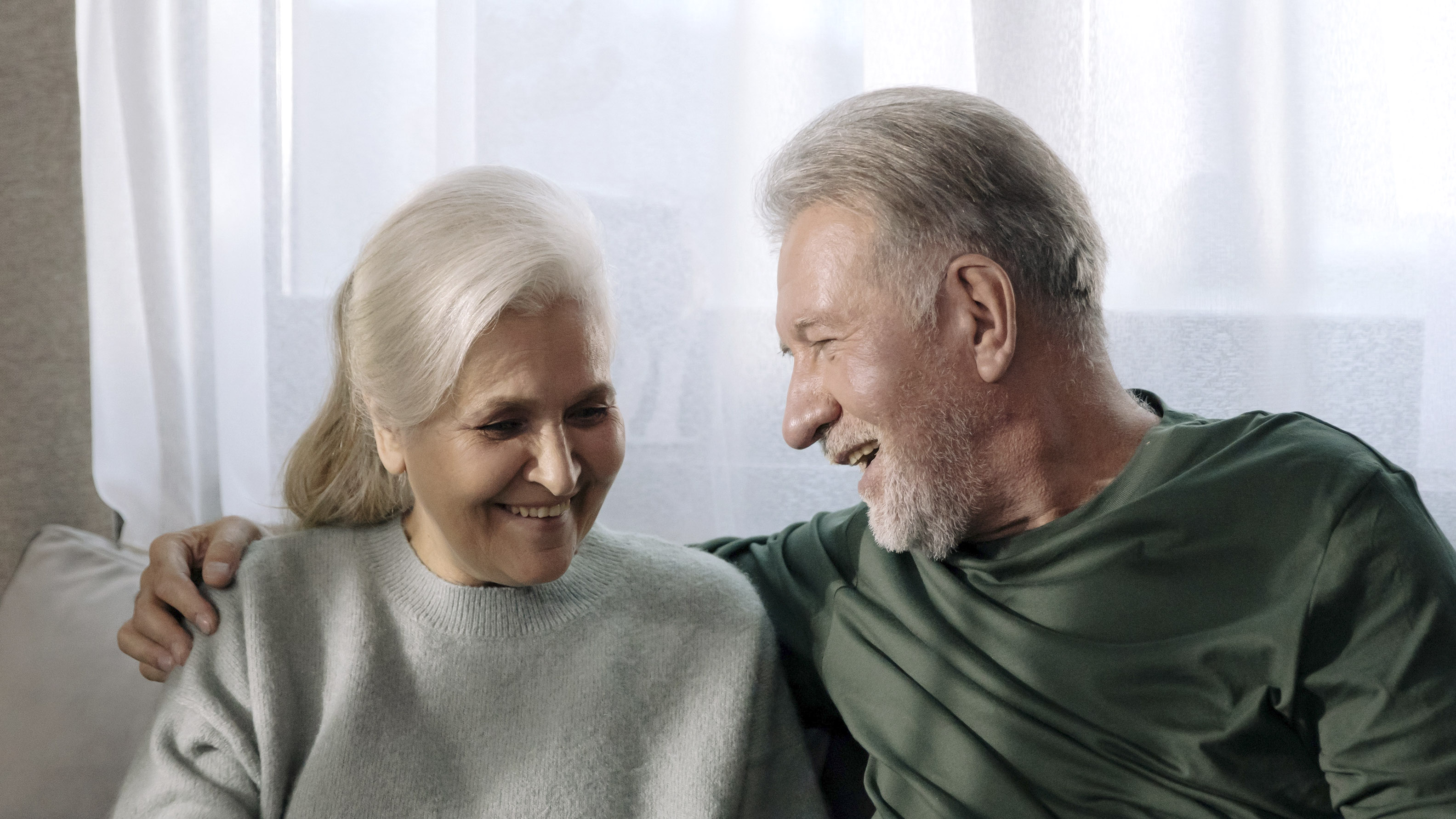 Eurosmart_Collage-03_stock picture_elderly couple