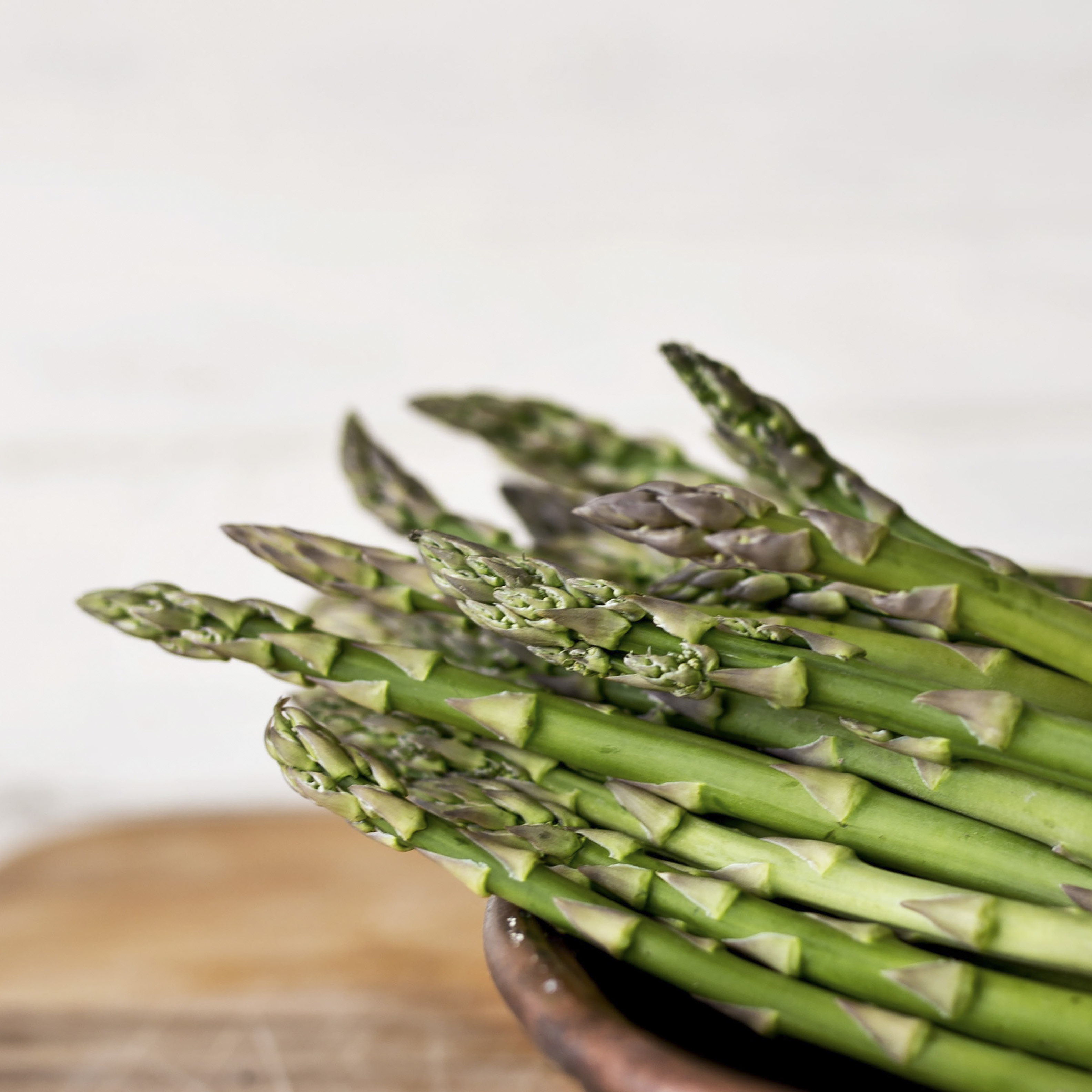 Eurosmart_Collage-06_stock picture_green asparagus