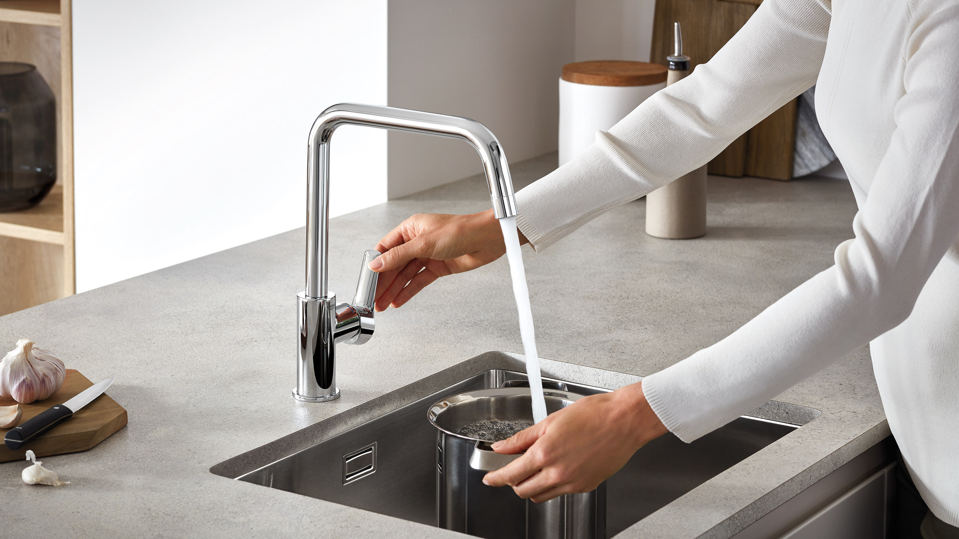 Eurosmart_Collage-06_kitchen faucet