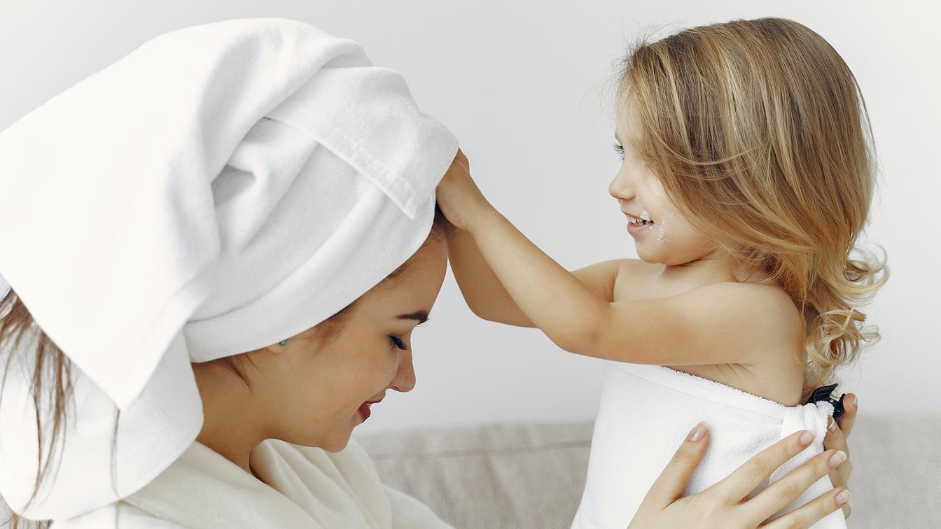 Future Ready_Collage-04_stock picture_mother with child